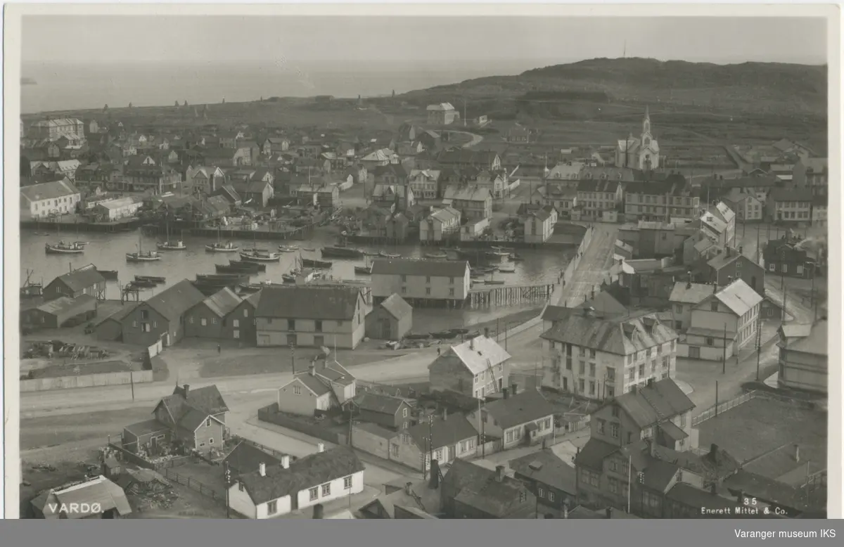 Postkort, Nordre Våg og Valen, sett fra radiomastene, antatt 1934