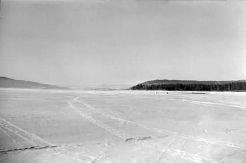 LANDSKAP, ROSENLUNDVIKA, MARTODDEN, FURNESFJORDEN, MED IS PÅ MJØSA. HDH. 103