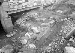 Arkeologiske undersøkelser i Hamar bispegård 1960. Borggårde