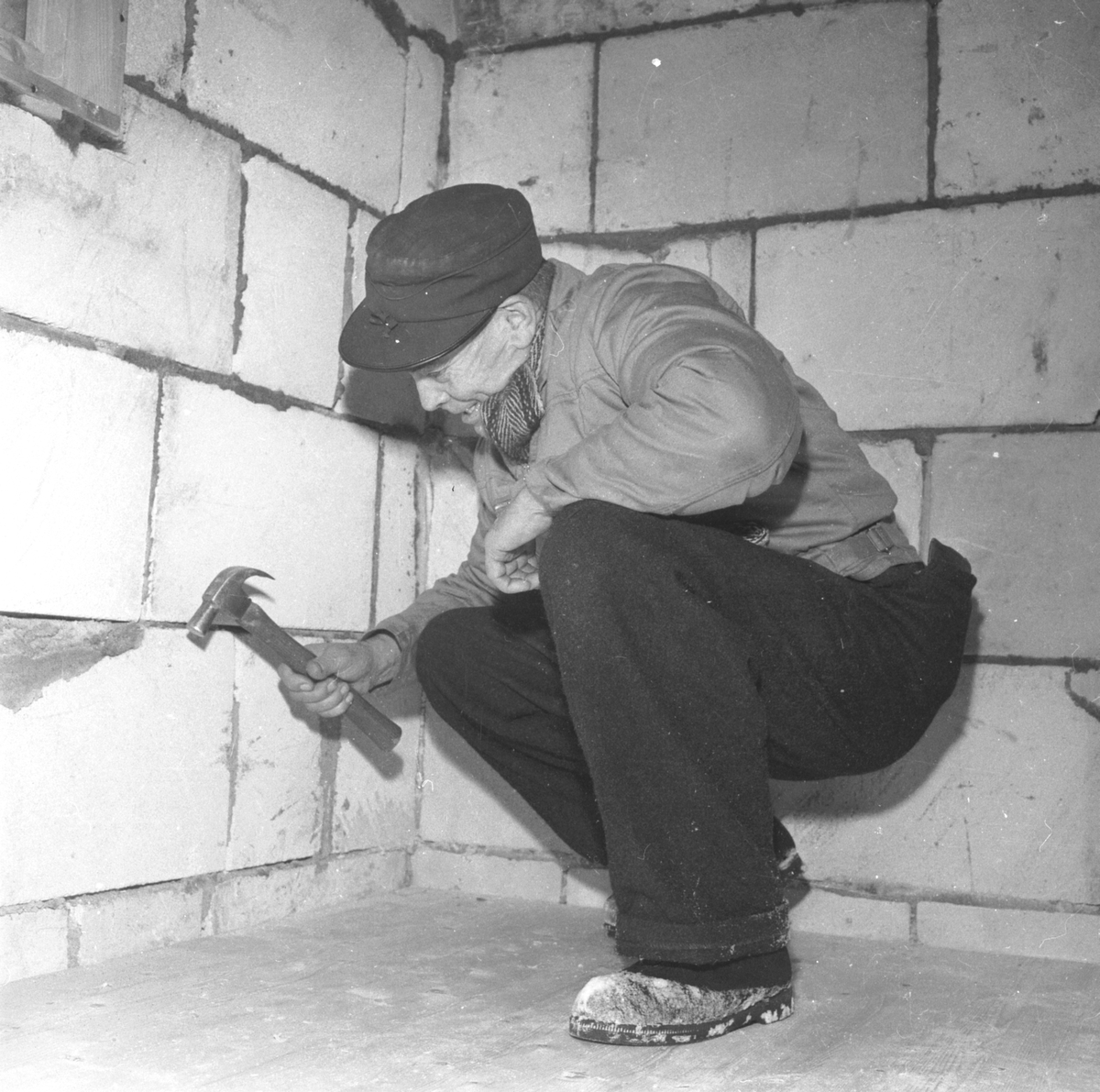 Nytt klubbhus i Romedal idrettslag under bygging. Ole Haugli. (HS 27. februar 1960). 
