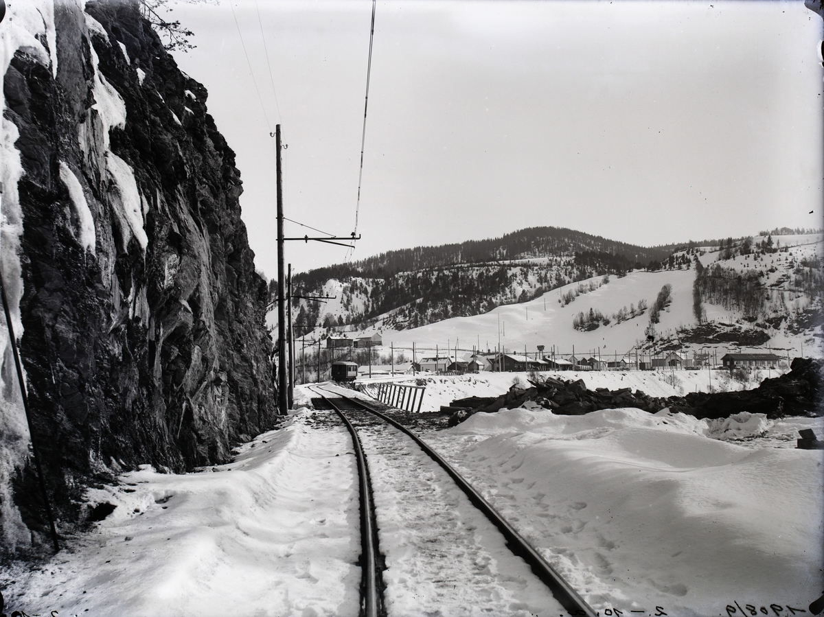 Svorkmo stasjon sett fra nord ved broen over Svorka kanal.
Salongvognen på linjen.