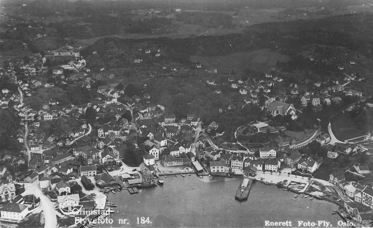 Flyfoto av Grimstad, repro av postkort fra Foto-Fly, Oslo (kopi)