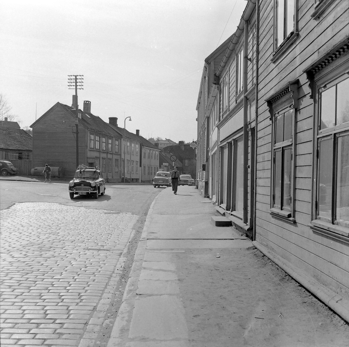 Øvre Bakklandet og Lillegårdsbakken fotografert for E.C. Dahls Bryggeri. 