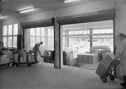 Arbeidsliv på Nidar Chokoladefabrik i Bromstadvegen.