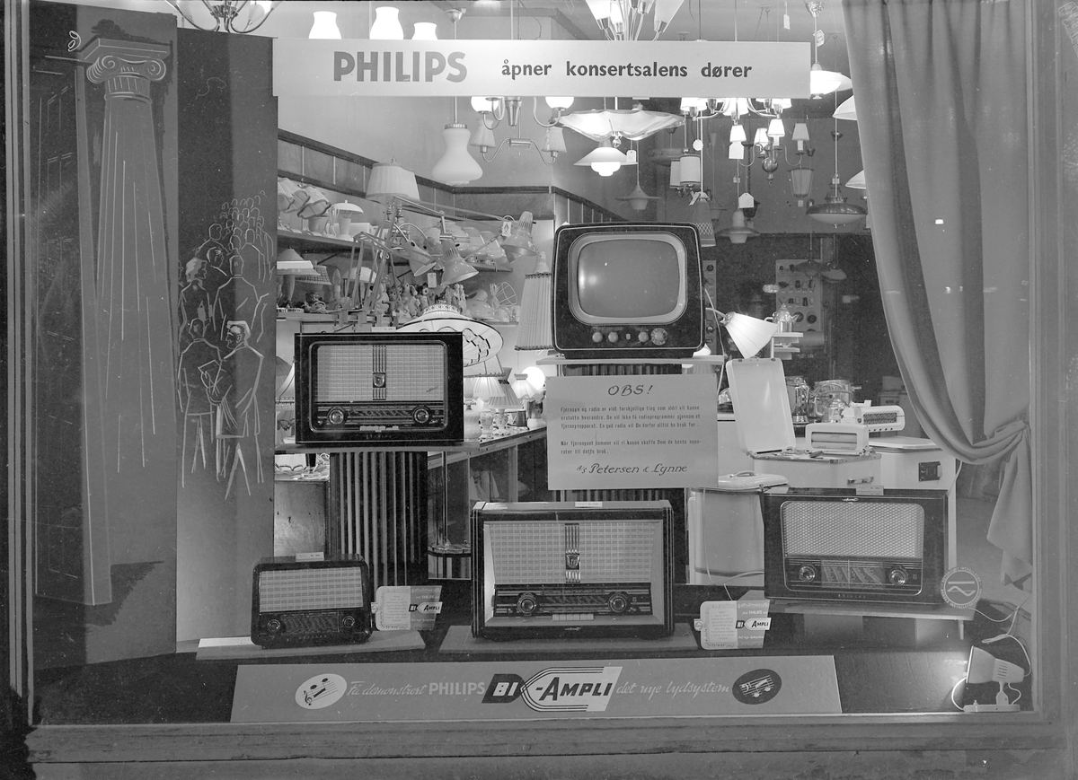 Radiomessen 1956 - vindusutstilling hos Det Elektriske Kjøkken / Petersen & Lynne