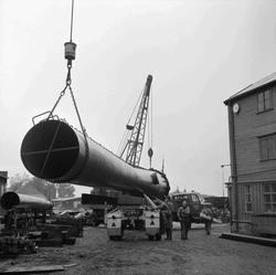 Ørens Mekaniske Verksted. Jernkonstruksjon fraktes til koksv