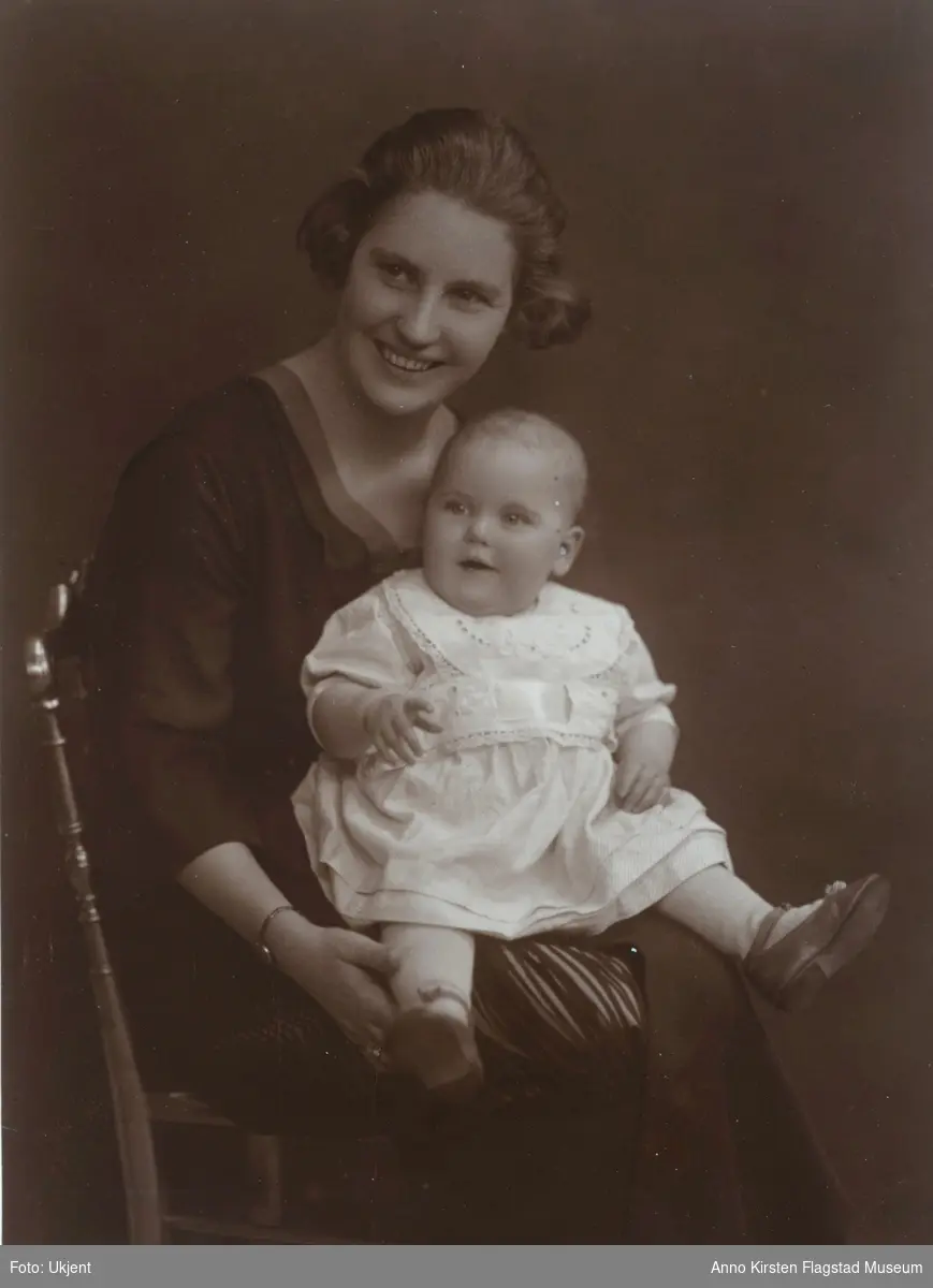 Kirsten Flagstad med datteren Else Marie 1920. Kirsten Flagstad with her daughter Else Marie 1920. 