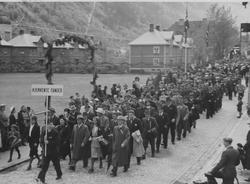 17. mai 1945, hjemvendte fanger i tog.