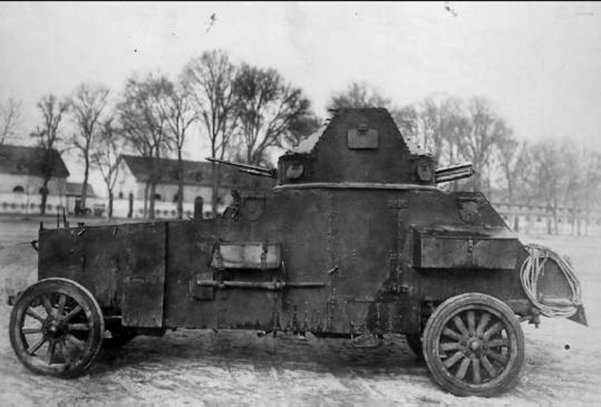 Saumur, pansarbil av 1918 års modell.