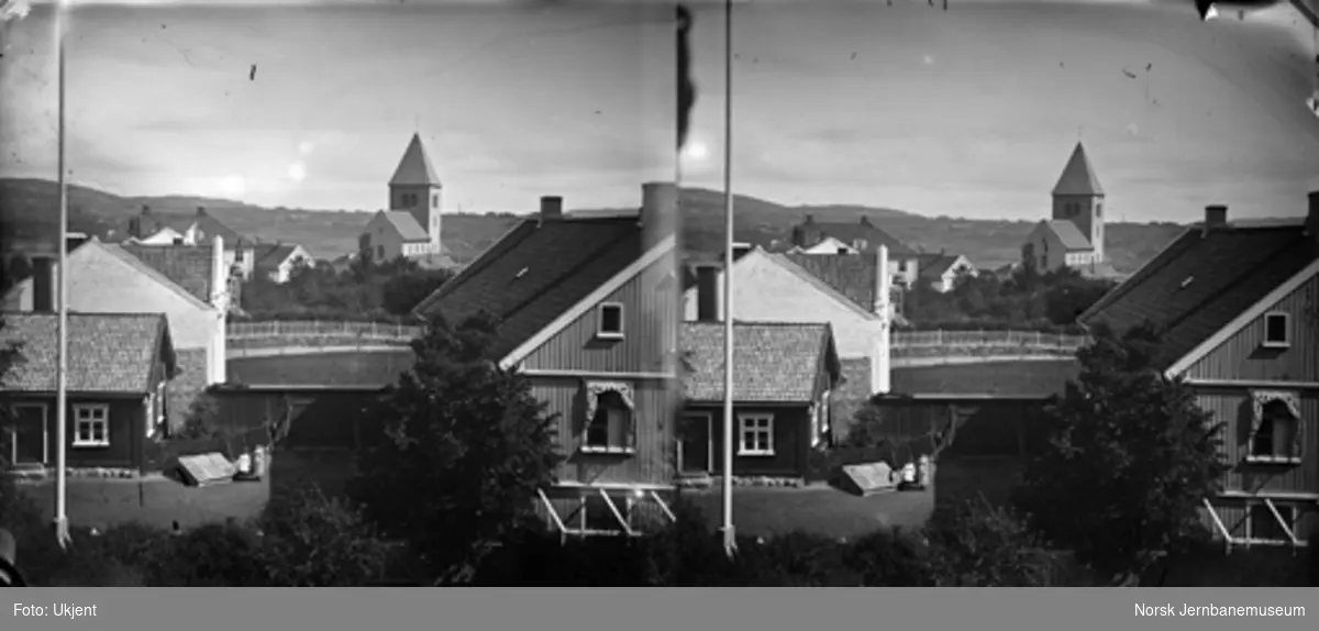 Parti fra Oslo med Gamle Aker kirke og løkken Breidablikk til venstre for kirken