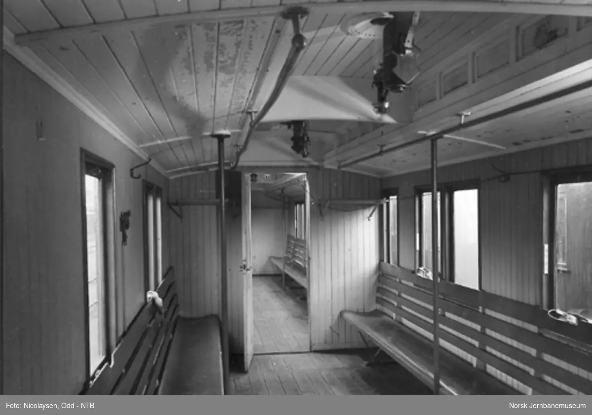 Interiør fra smalsporet personvogn fra Vestfoldbanen litra Co nr. 216