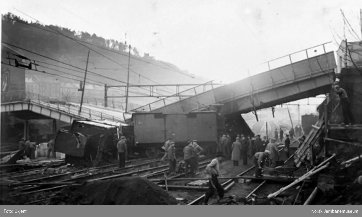 Togavsporing på Oslo Ø med ødelagt Oslogate bru