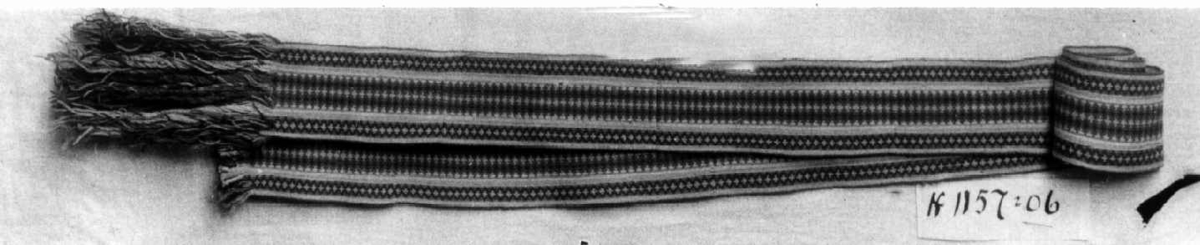 Brikkevevd belte brukt til kvinnedrakta i 
Aust-Telemark, ca. 1850-1900. 
Lengde 260cm.