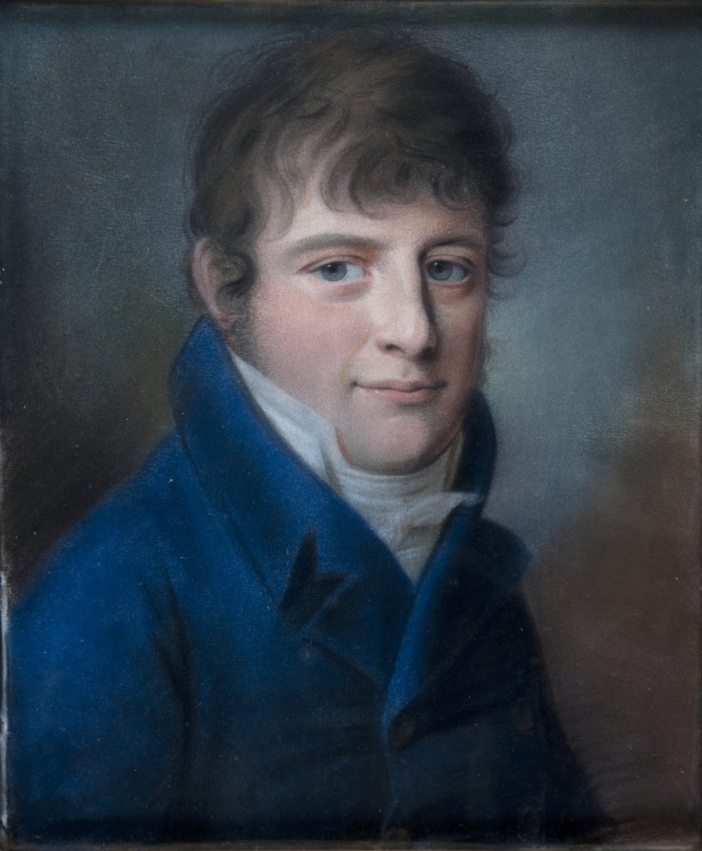 Portrett, brystbilde av grev Herman Wedel Jarlsberg, halv høyreprofil, brunt, lokket hår ned i pannen, brune bakkenbarter, kalvekryss og blå frakk.