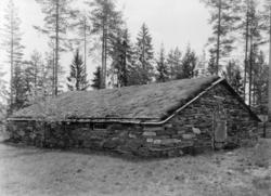 Brennbakken, Tynset, Nord-Østerdal, Hedmark 1927. Steinfjøs.