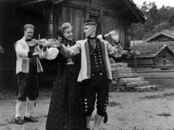 Numedalsdanserne Kjell Sandbekk og hans kusine Iversen. Torl