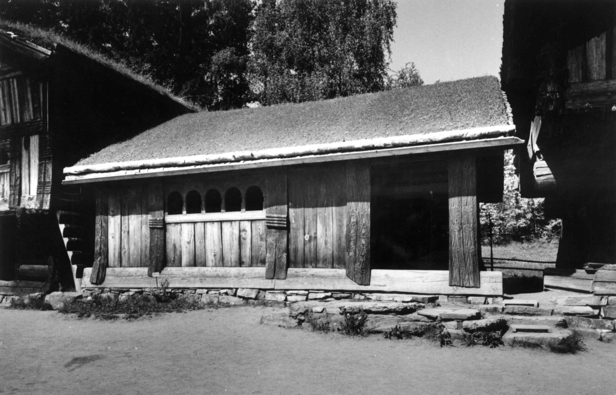 Åmlidstua fra Valle i Setesdal, Aust-Agder. Fotografert på Norsk Folkemuseum av Sjur Fedje i mai 1965.