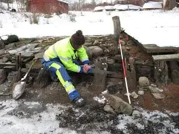 Uttak av dendroprøve fra skipsvraket.